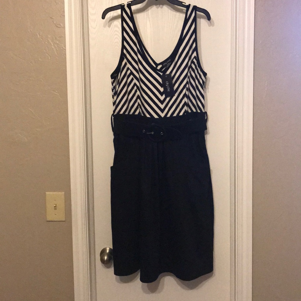 City Chic dress with belt